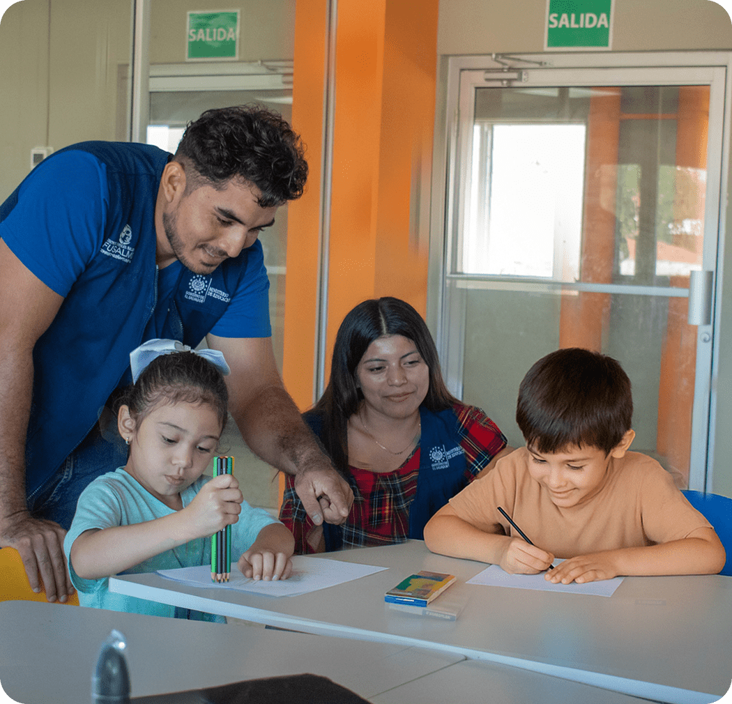 Niños en actividades STEAM