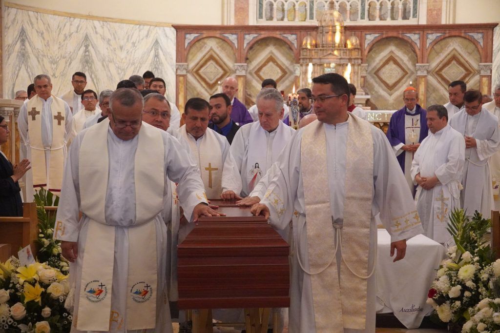 Honras fúnebres del padre Alfonso Evertsz en la parroquia María Auxiliadora Don Rúa